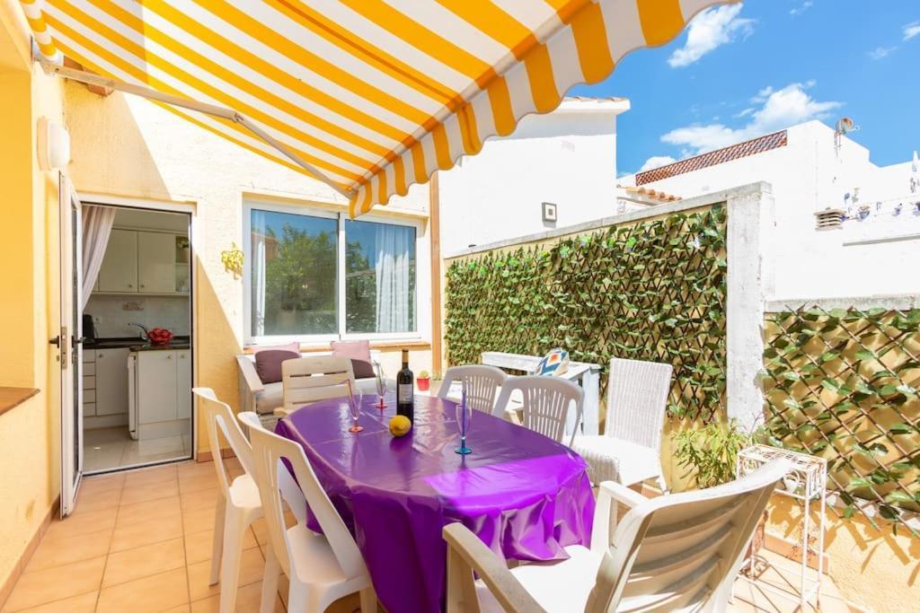 S46-Casa De Vacaciones Climatizada Con Piscina, En El Centro Junto Al Mar, Barbacoa Y Wiifi Empuriabrava Exterior foto