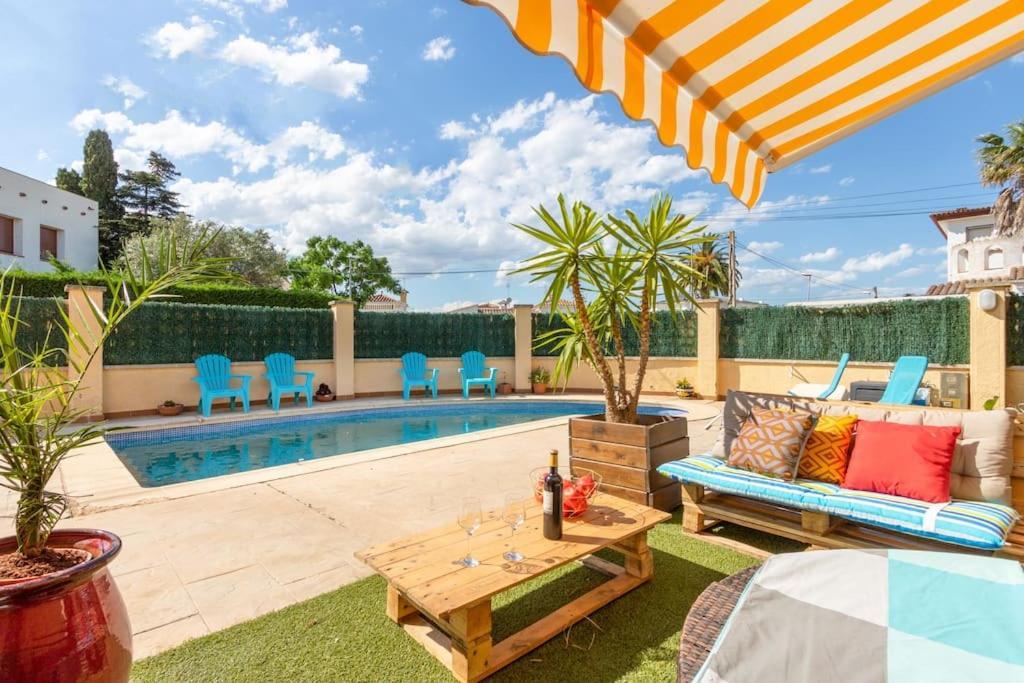 S46-Casa De Vacaciones Climatizada Con Piscina, En El Centro Junto Al Mar, Barbacoa Y Wiifi Empuriabrava Exterior foto