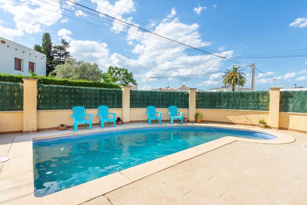 S46-Casa De Vacaciones Climatizada Con Piscina, En El Centro Junto Al Mar, Barbacoa Y Wiifi Empuriabrava Exterior foto