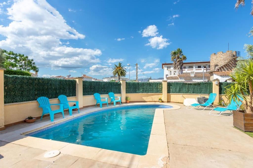 S46-Casa De Vacaciones Climatizada Con Piscina, En El Centro Junto Al Mar, Barbacoa Y Wiifi Empuriabrava Exterior foto